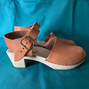 Bryr Emma mid-heel clogs in natura leather
